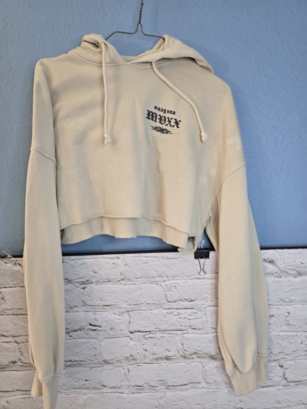 H&M Cropped Cream Hoodie with Embroidered Chest Logo Sz XS
